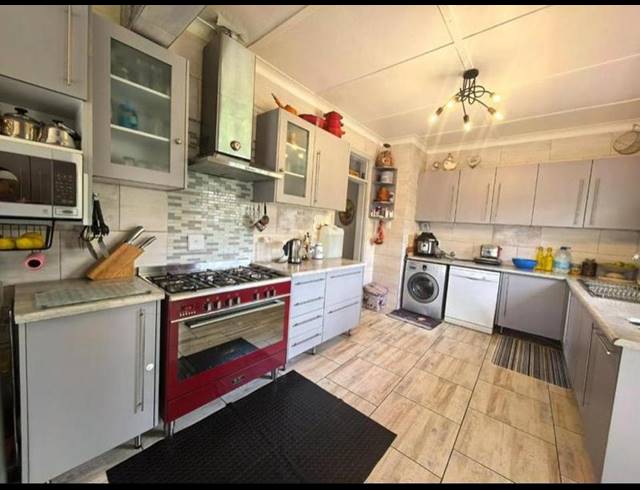 3 BEDROOM HOUSE FOR SALE IN LINMEYER